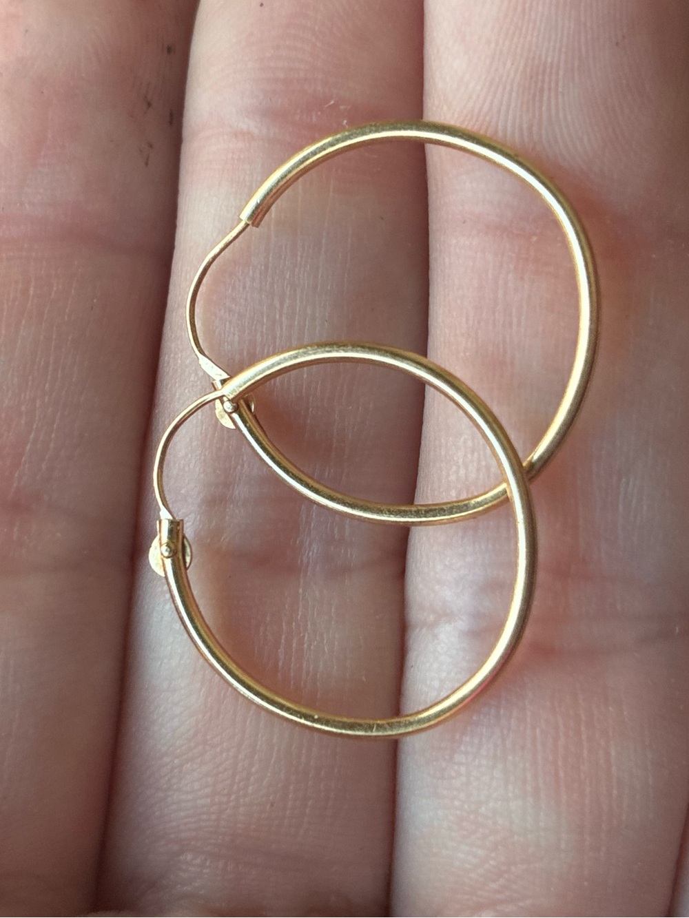 Vintage solid 14k yellow gold hoop earrings - Picture 9 of 10